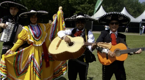 Mariachi band met traditionele sombrero